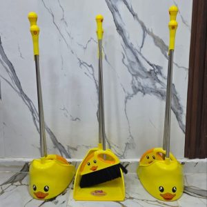 مكنسة بالجاروف بطوط